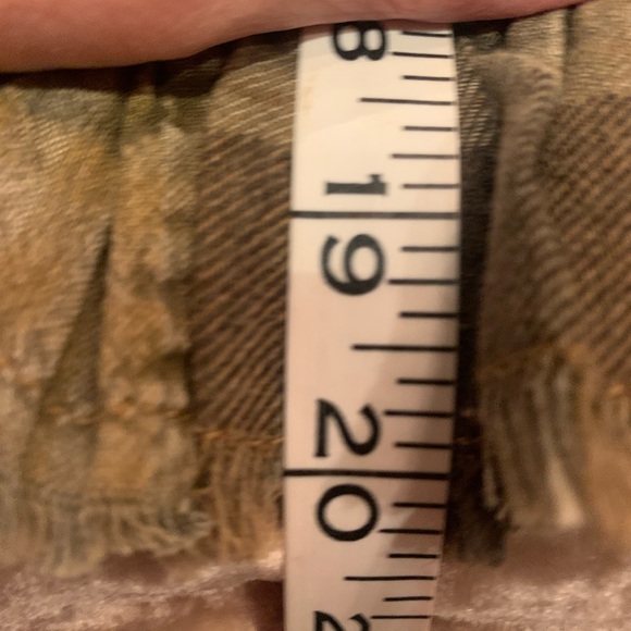 Vintage-Inspired Blue Jean Jacket with Floral Details - Picture 6 of 8